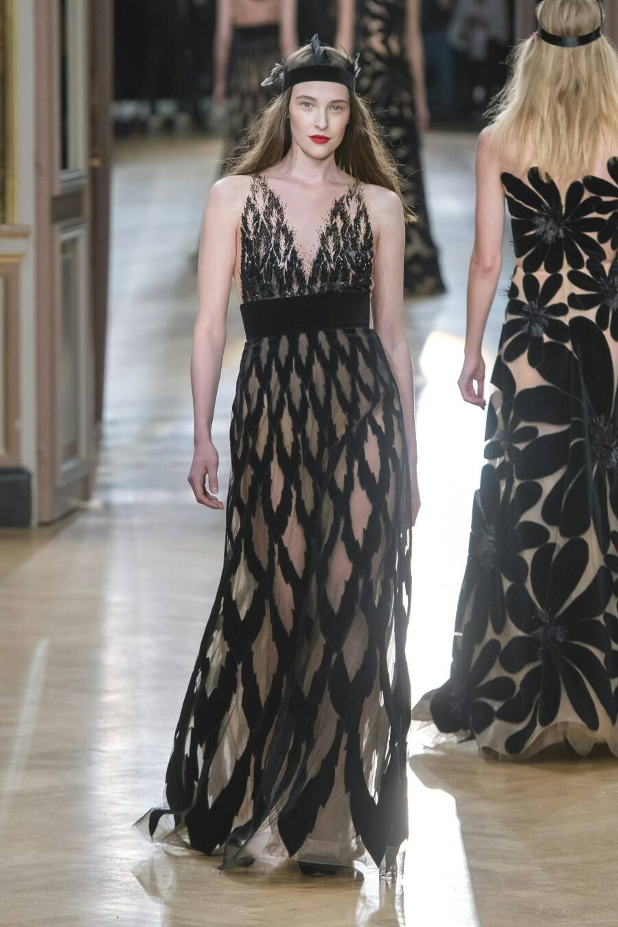 就是高奢秀场模特的那种（就是高奢秀场模特的那种英文）